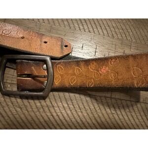 Vintage Leegin Floral Embossed Tooled Leather Belt | Made in USA |‎ Size 34